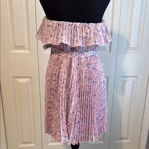 Pink Off-Shoulder Ruffled Dress - Picture 5 of 6